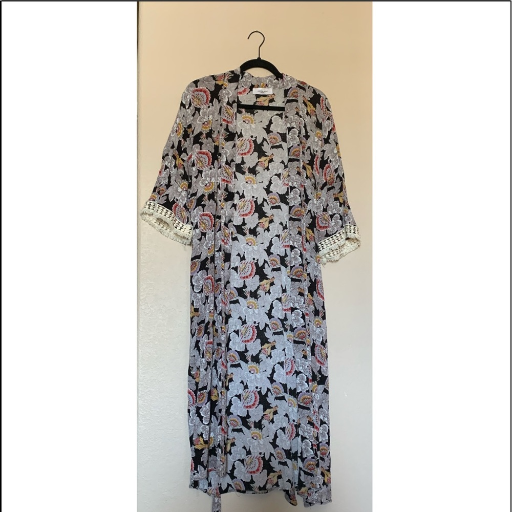 Carly Jean Los Angeles Kimono
